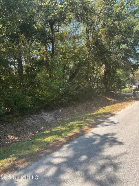 0 Fayard St, Waveland, MS 39576
