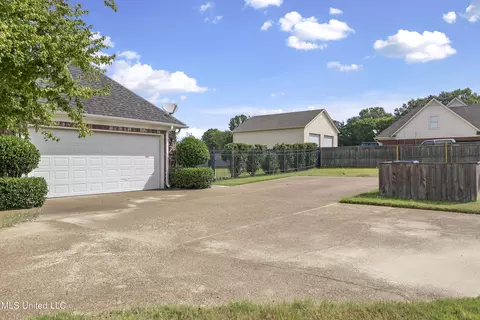Exterior - 1958 W Lamar Pl, Hernando, MS 38632 photo 4 of 9