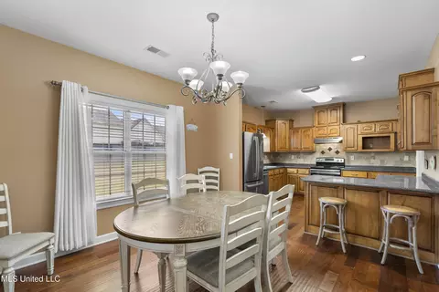 Dining - 1958 W Lamar Pl, Hernando, MS 38632 photo 2 of 2