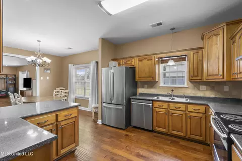 Kitchen - 1958 W Lamar Pl, Hernando, MS 38632 photo 3 of 3
