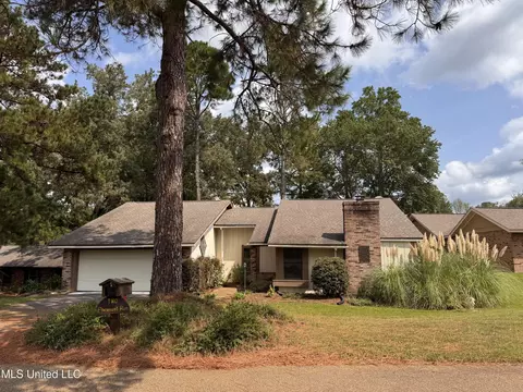 2 Pheasant Run, Clinton, MS 39056