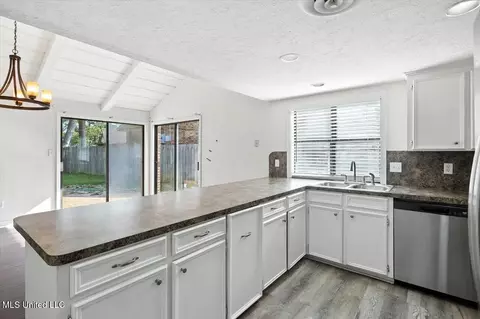 Kitchen - 2 Pheasant Run, Clinton, MS 39056 photo 3 of 4