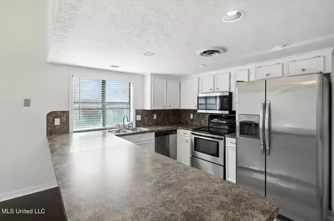 Kitchen - 2 Pheasant Run, Clinton, MS 39056 photo 2 of 4