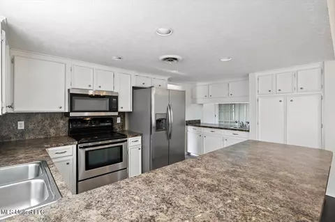 Kitchen - 2 Pheasant Run, Clinton, MS 39056 photo 4 of 4