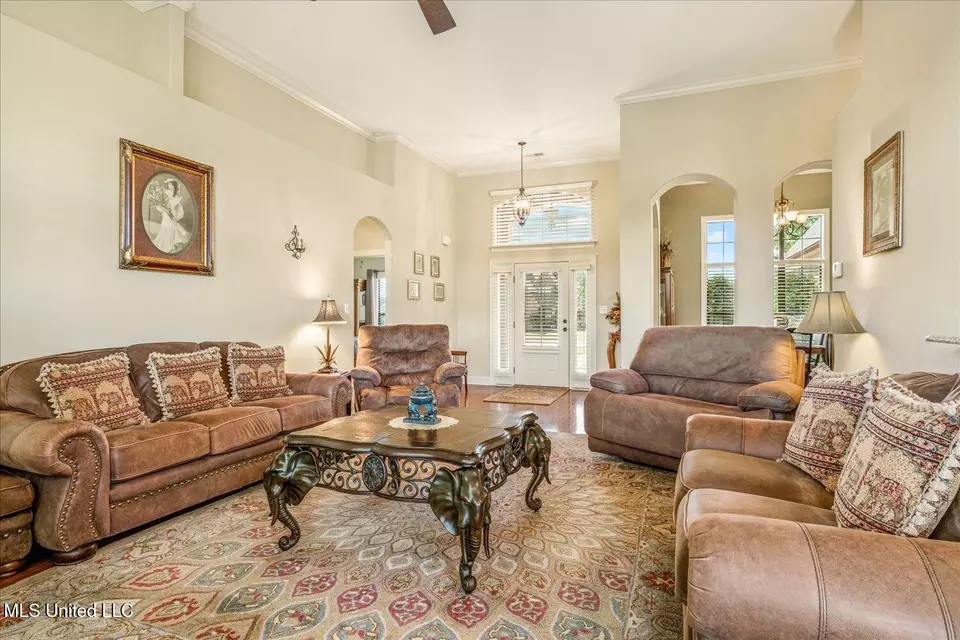Living - 14276 Cantwell Dr, Olive Branch, MS 38654 photo 2 of 2