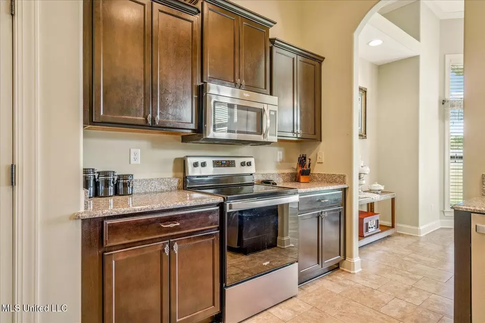 Kitchen - 14276 Cantwell Dr, Olive Branch, MS 38654 photo 2 of 2