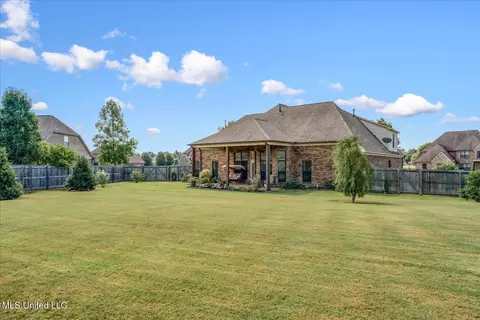 Exterior - 14276 Cantwell Dr, Olive Branch, MS 38654 photo 6 of 7