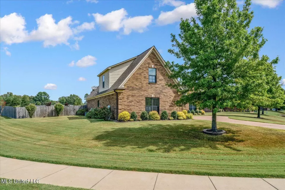 Exterior - 14276 Cantwell Dr, Olive Branch, MS 38654 photo 2 of 6