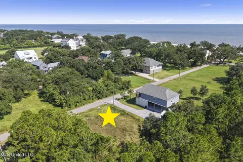 109 Elliot Ave, Pass Christian, MS 39571