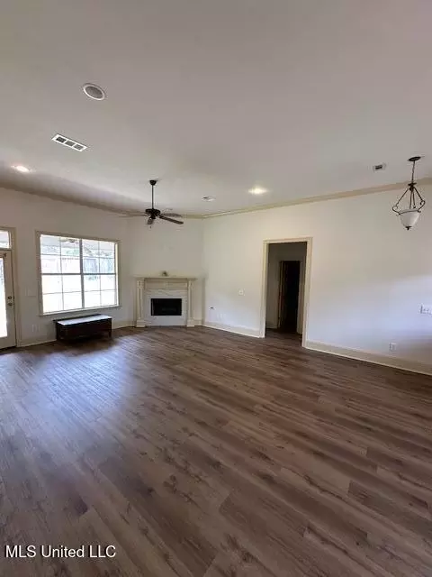 Living - 130 Savoy Park, Madison, MS 39110 photo 2 of 2