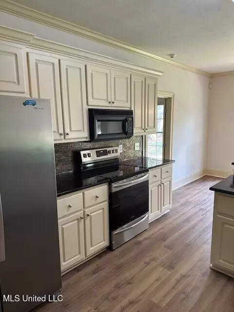 Kitchen - 130 Savoy Park, Madison, MS 39110 photo 2 of 3