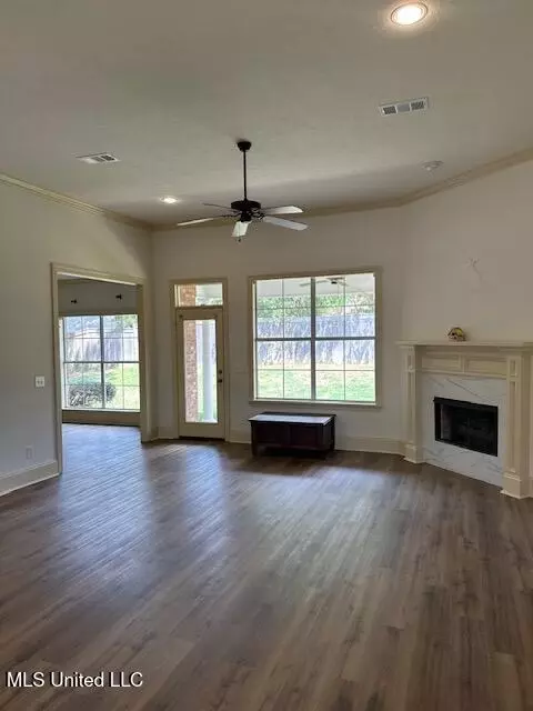 Living - 130 Savoy Park, Madison, MS 39110 photo 1 of 2