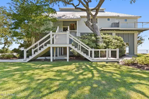 10817 Eagle Nest Rd, Ocean Springs, MS 39564