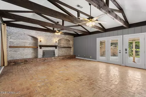 Living - 5207 North Dr, Moss Point, MS 39563 photo 2 of 7