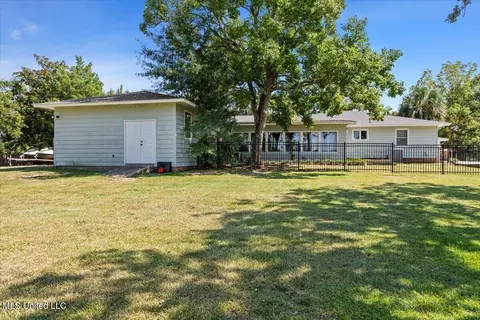 Exterior - 5207 North Dr, Moss Point, MS 39563 photo 10 of 11