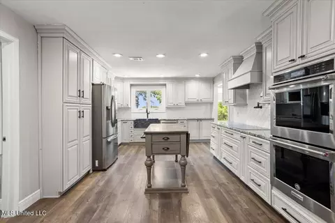 Kitchen - 5207 North Dr, Moss Point, MS 39563 photo 2 of 3