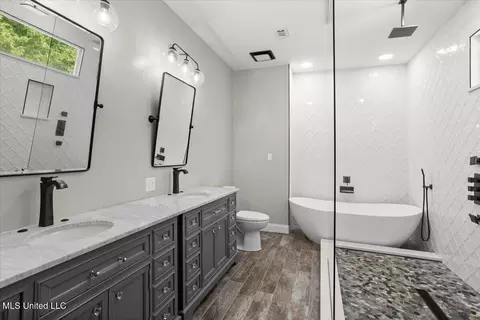Bath - 5207 North Dr, Moss Point, MS 39563 photo 3 of 3