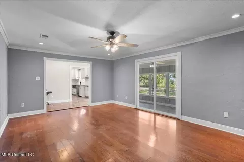 Living - 5207 North Dr, Moss Point, MS 39563 photo 5 of 7
