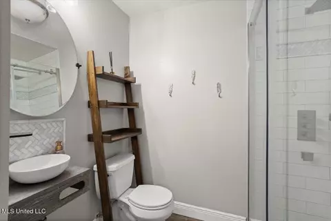 Bath - 5207 North Dr, Moss Point, MS 39563 photo 2 of 3