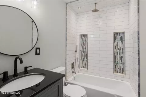 Bath - 5207 North Dr, Moss Point, MS 39563 photo 1 of 3