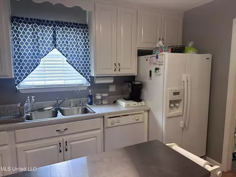 Kitchen - 148 Plum Bluff Dr, Lucedale, MS 39452 photo 4 of 5