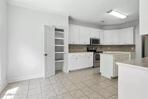 Kitchen - 631 Overlook Pt, Brandon, MS 39047 photo 2 of 2