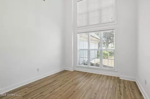 Living - 631 Overlook Pt, Brandon, MS 39047 photo 5 of 5