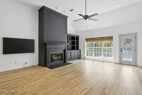 Living - 631 Overlook Pt, Brandon, MS 39047 photo 1 of 5