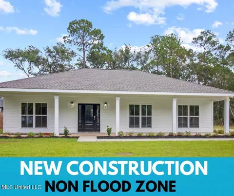 716 Plum St, Ocean Springs, MS 39564