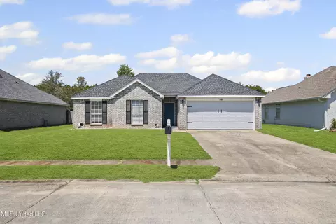 1920 Brookdale St, Biloxi, MS 39532