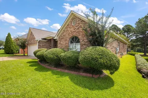 162 Apple Blossom Dr, Brandon, MS 39047