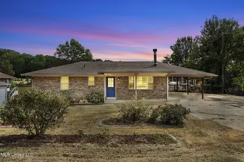 689 N Thunderbird Dr, Hernando, MS 38632