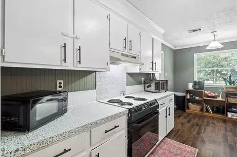 Kitchen - 461 Robert Michael Dr, Pearl, MS 39208 photo 2 of 3