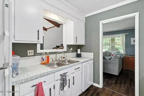 Kitchen - 461 Robert Michael Dr, Pearl, MS 39208 photo 3 of 3