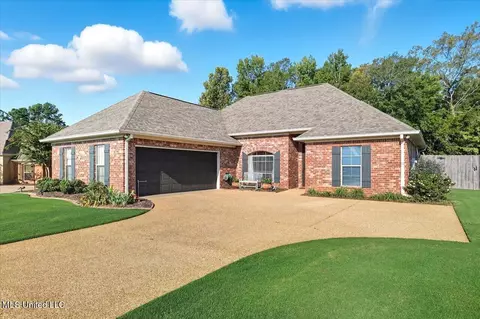 Exterior - 609 Tucker Xing, Brandon, MS 39042 photo 2 of 7