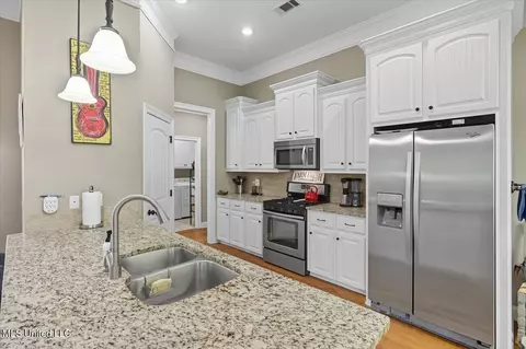 Kitchen - 609 Tucker Xing, Brandon, MS 39042 photo 1 of 3