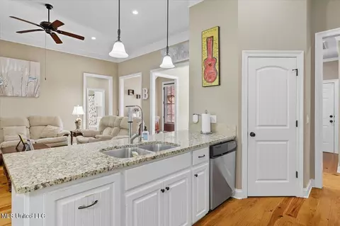 Kitchen - 609 Tucker Xing, Brandon, MS 39042 photo 3 of 3