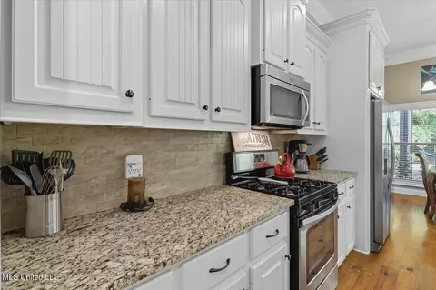 Kitchen - 609 Tucker Xing, Brandon, MS 39042 photo 2 of 3