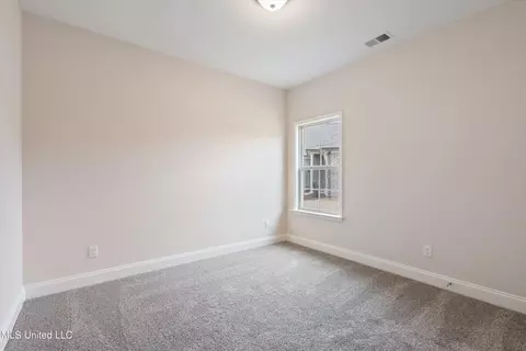 Bedroom - 956 Collie Dr, Hernando, MS 38632 photo 5 of 7