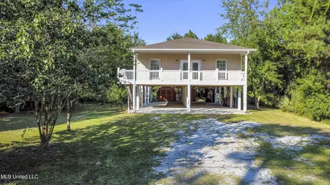 105 Stennis St, Pass Christian, MS 39571