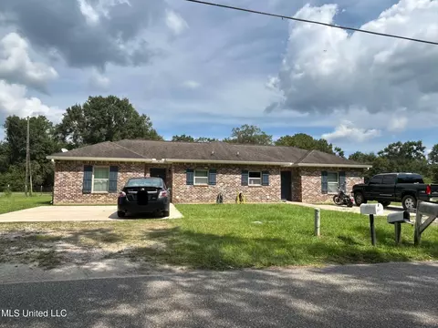 198 Rayburn Rd, Carriere, MS 39426