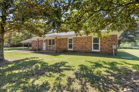 10413 Charpentier Dr, Moss Point, MS 39562