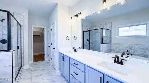 Bath - 723 Lucas Ln, Hernando, MS 38632 photo 1 of 4
