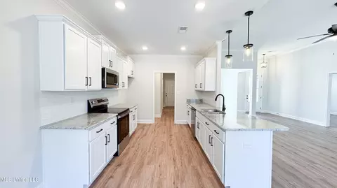 Entry Way - 723 Lucas Ln, Hernando, MS 38632 photo 2 of 2