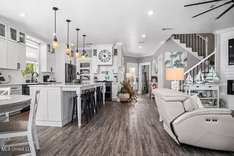 10346 Riverroad Dr, Gulfport, MS 39503