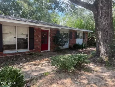 5727 Orchardview Dr, Jackson, MS 39211