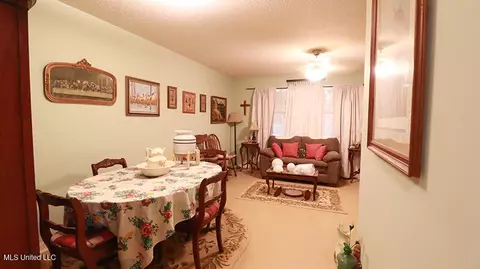 Dining - 5083 Terry Rd, Jackson, MS 39212 photo 1 of 2
