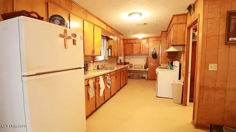 Kitchen - 5083 Terry Rd, Jackson, MS 39212 photo 1 of 1
