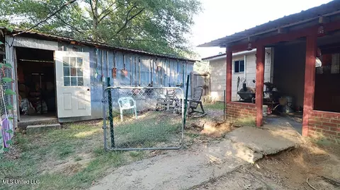 Exterior - 5083 Terry Rd, Jackson, MS 39212 photo 4 of 8
