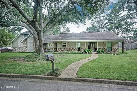 141 Post Hill Rd, Brandon, MS 39042